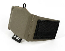Load image into Gallery viewer, Painted Arrow Ready Mag - Magnetic Rangefinder Mount