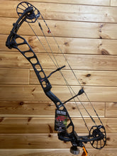 Load image into Gallery viewer, PSE Drive NXT ZF RH 70# Black - Midwest Archery